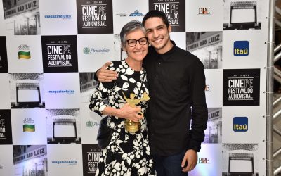 No São Luiz lotado, Cássia Kis se emociona com homenagem do Cine PE