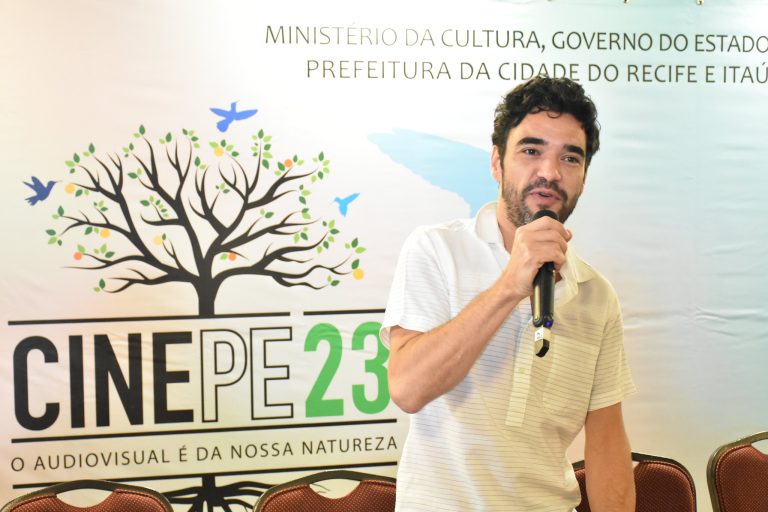 Caio Blat em coletiva de imprensa do Cine PE